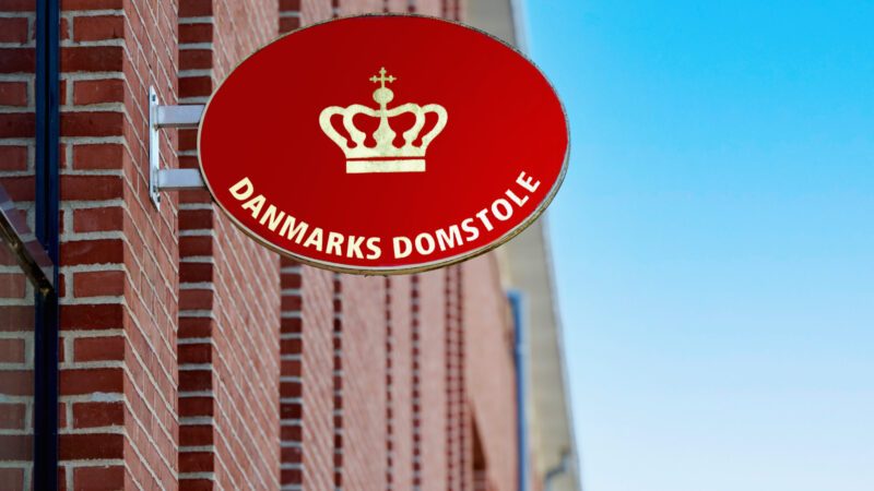 Skilt hvorpå der står Danmarks Domstole