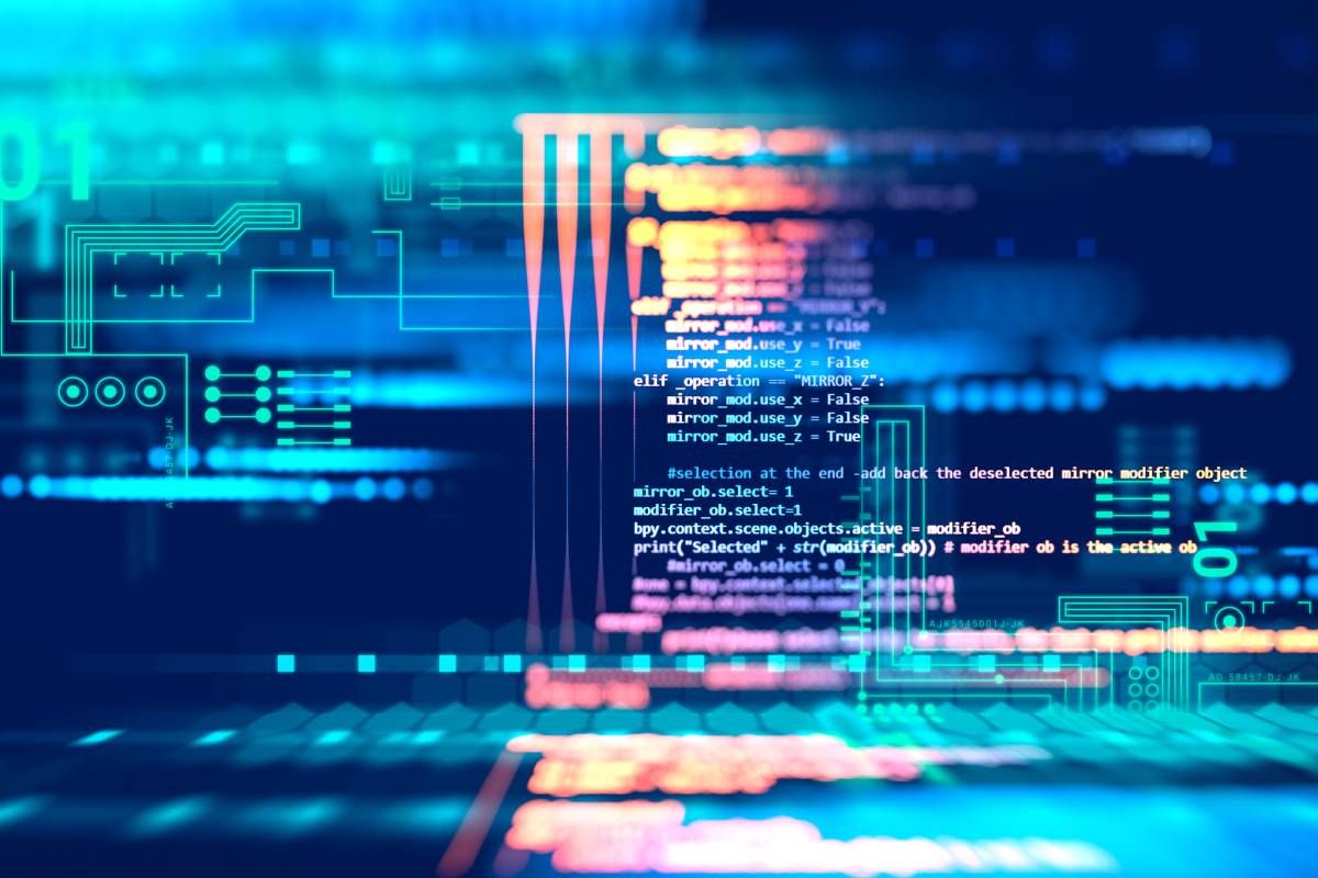 Farverigt digitalt billede med kode og grafik, der viser computerprogrammering med linjer af kode i hvid tekst og abstrakte elektroniske kredsløbsdesign i blå og grønne nuancer.